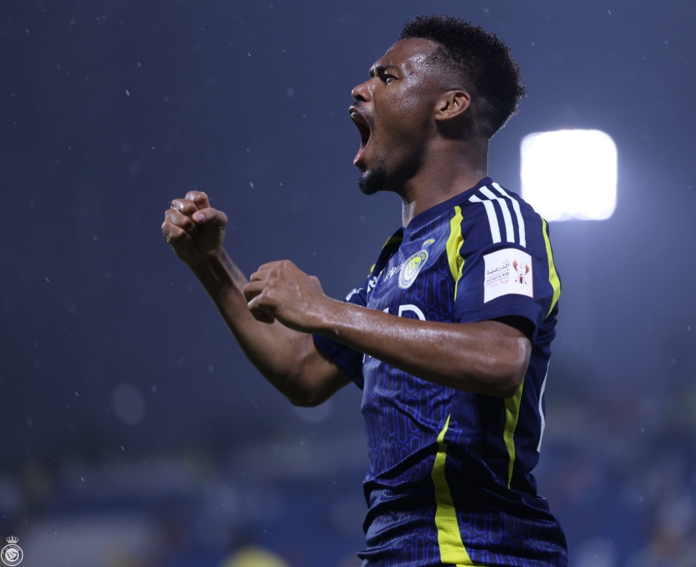 أيمن يحيى يقص شريط أهداف النصر في السوبر