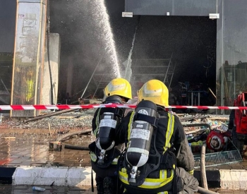 حفر الباطن.. "الدفاع المدني" يخمد حريقًا في محل تجاري بحي المحمدية