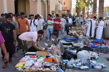  بسطات الجمعة تشوه الأرصفة والشوارع المحيطة بسوق سيكو- اليوم