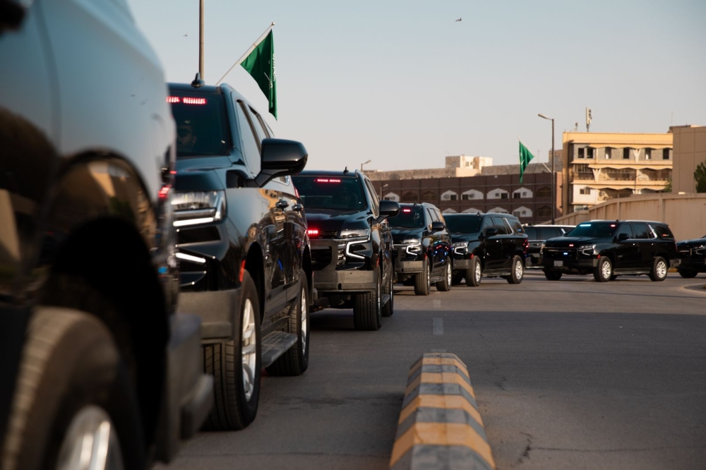 احتفالًا باليوم الوطني.. الحرس الملكي ينظم مسيرة استعراضية في الرياض وجدة