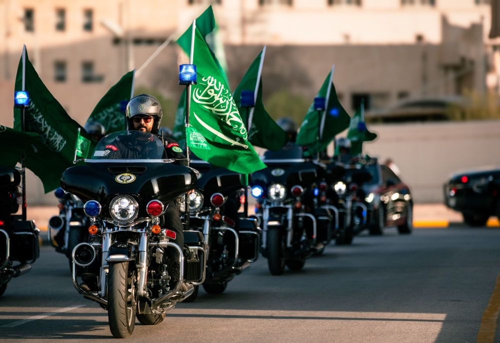 احتفالًا باليوم الوطني.. الحرس الملكي ينظم مسيرة استعراضية في الرياض وجدة