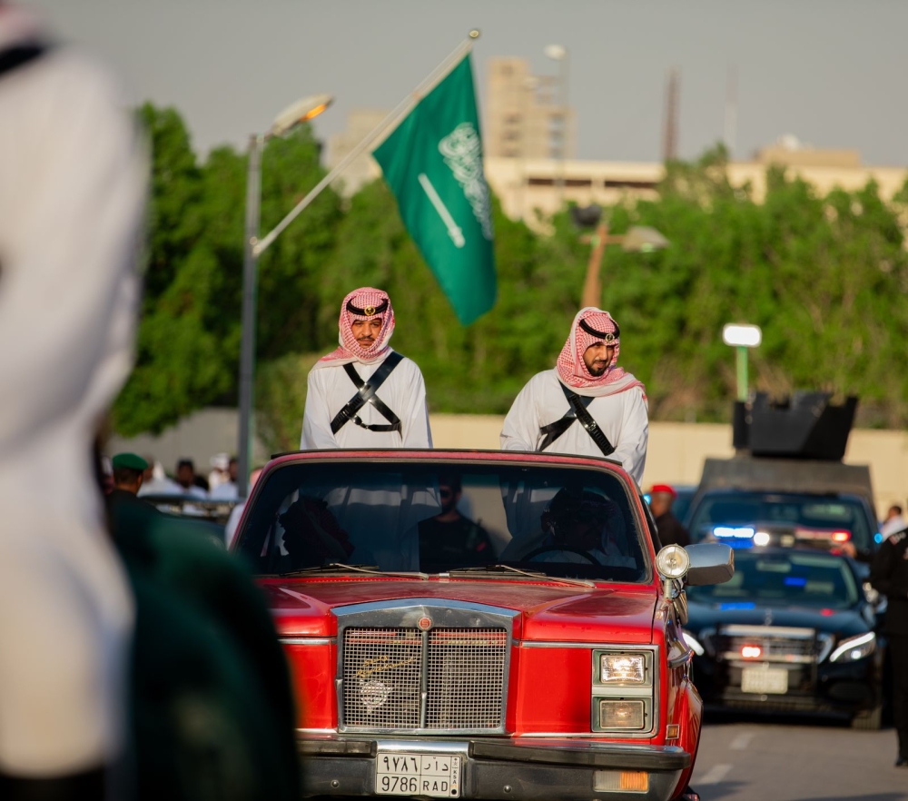 احتفالًا باليوم الوطني.. الحرس الملكي ينظم مسيرة استعراضية في الرياض وجدة