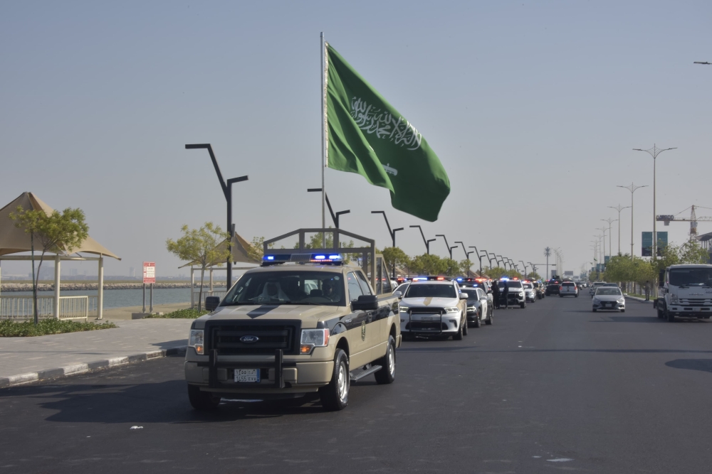 شاهد.. مسيرات عسكرية على طريق الملك عبدالله بالدمام احتفالاً باليوم الوطني