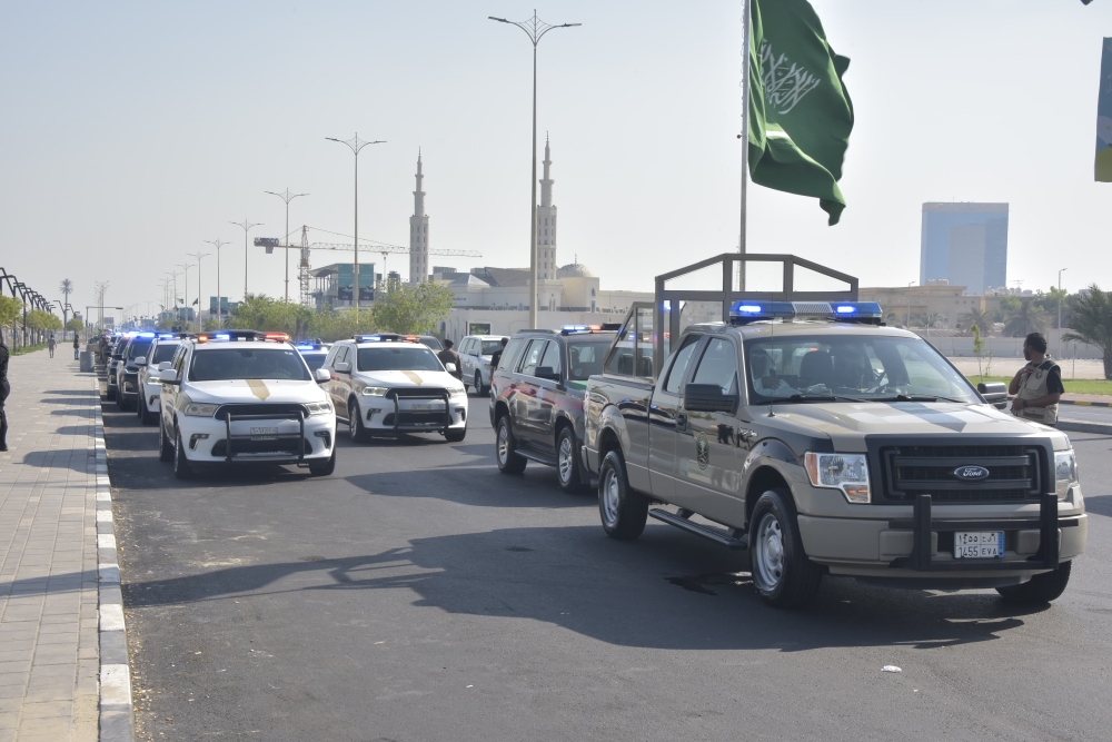 شاهد.. مسيرات عسكرية على طريق الملك عبدالله بالدمام احتفالاً باليوم الوطني