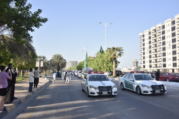 شاهد.. مسيرات عسكرية على طريق الملك عبدالله بالدمام احتفالاً باليوم الوطني