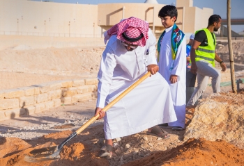 احتفالًا باليوم الوطني.. "الرياض الخضراء" يشجر شعيب أم قصر بمشاركة المتطوعين