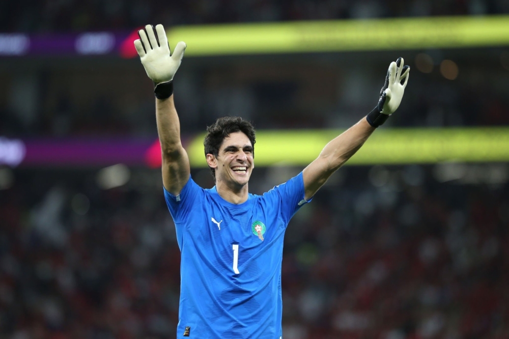 طبيب منتخب المغرب يكشف تطورات إصابة ياسين بونو