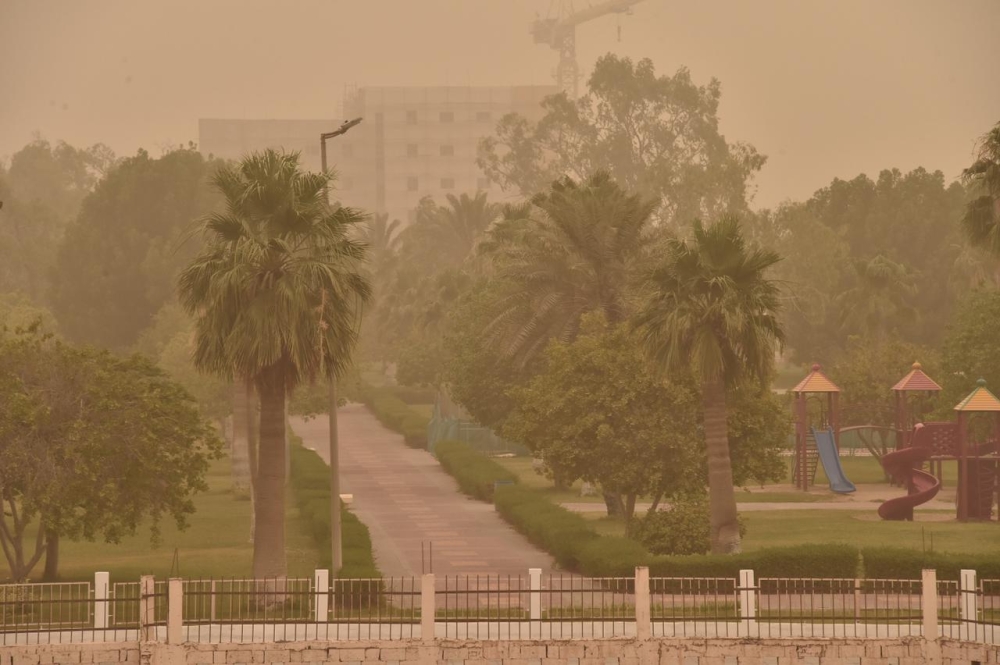 طقس المساء.. عوالق ترابية على أجزاء من الشرقية