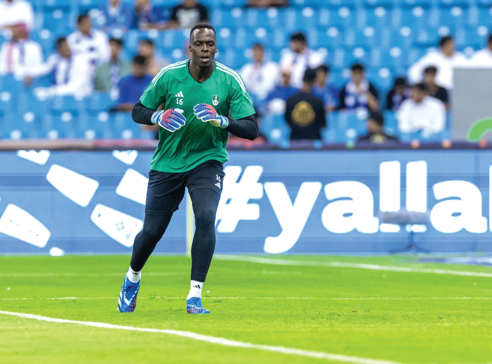 إدوارد ميندي يُثير القلق في الأهلي قبل ديربي الاتحاد