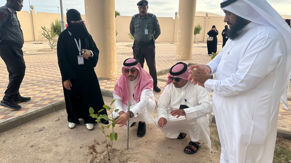 300 شتلة جديدة في الخفجي دعماً لموسم التشجير الوطني