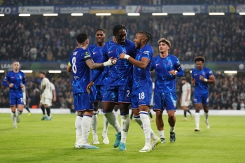 07 November 2024, United Kingdom, London: Chelsea's Axel Disasi (C) celebrates scoring his side's third goal with team-mates during the UEFA Europa Conference League soccer match between Chelsea and Noah at Stamford Bridge. Photo: John Walton/PA Wire/dpa