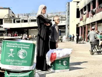 "الملك سلمان للإغاثة" يوزع 500 سلة غذائية في حي الرمال بغزة