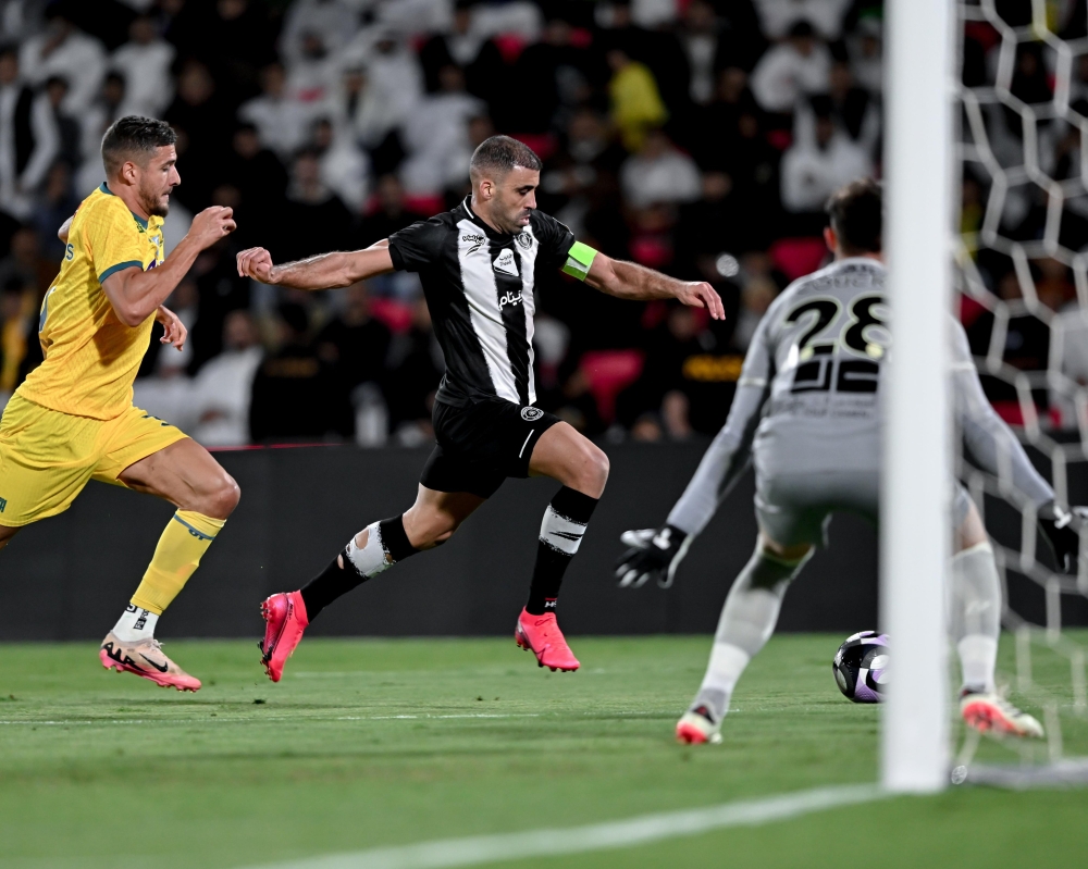 مشاركة عبدالرزاق حمدالله في مباراة الشباب والهلال ضمن دوري روشن بعد تعافيه من الإصابة