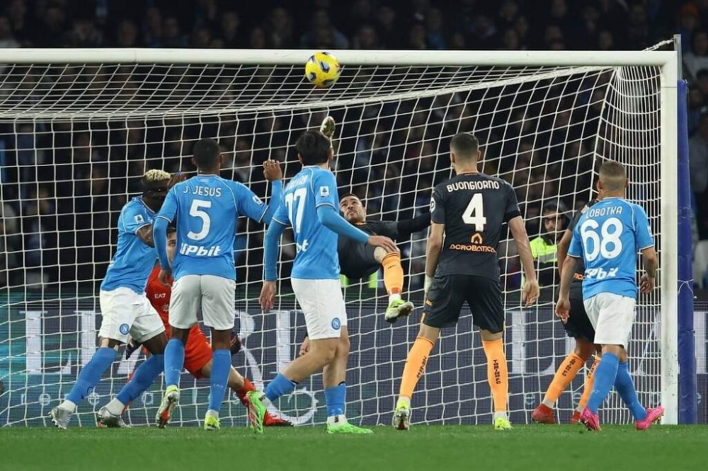 نابولي يواجه تورينو ويراقب قمة فيورنتينا وإنتر بالدوري الإيطالي