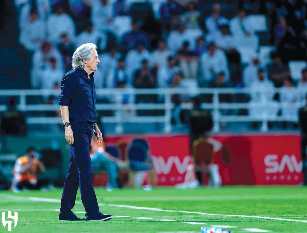 جورجي جيسوس يجري تعديلاً على تشكيل الهلال لتعويض طرد كوليبالي في مواجهة الشباب