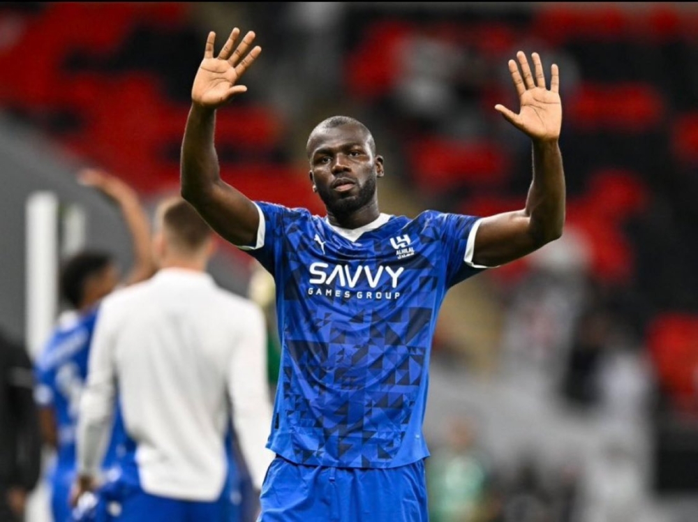 كوليبالي يعتذر لجماهير الهلال بعد حصوله على بطاقة حمراء في مباراة الشباب