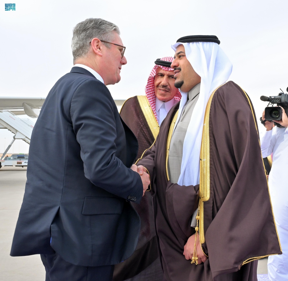 صور | رئيس الوزراء البريطاني يصل الرياض