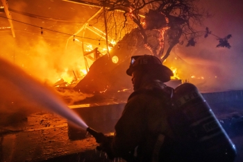 حرائق لوس أنجلوس التي لا تزال خارج السيطرة - nbc news