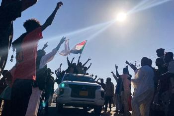 احتفالات بسيطرة الجيش السوداني على ود مدني - CNN