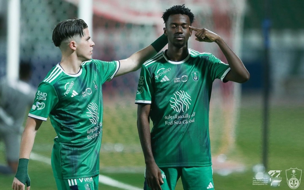 الأهلي يجدد تعاقده مع ياسين الزبيدي