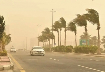 طقس الجمعة.. أمطار خفيفة ورياح مثيرة للأتربة على أجزاء من 6 مناطق