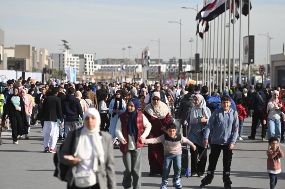 إقبال كبير على فعاليات معرض القاهرة الدولي للكتاب - اليوم