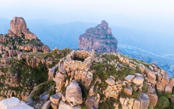 مصلّى جبل شدا الأعلى.. موقع أثري يستهوي أهالي وزوار الباحة