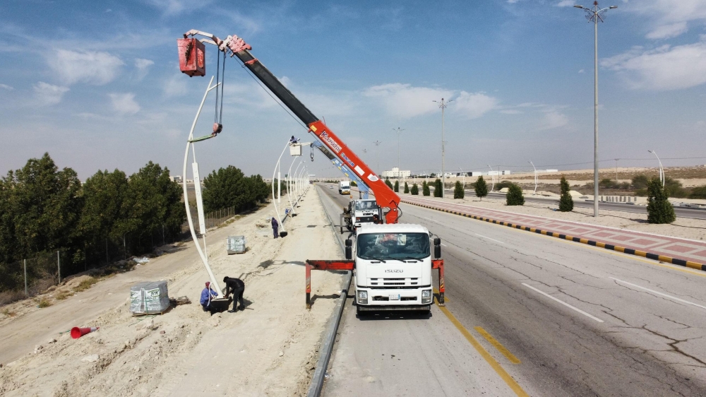 بطول 1700 متر.. استمرار أعمال تطوير المدخل الغربي للنعيرية - اليوم