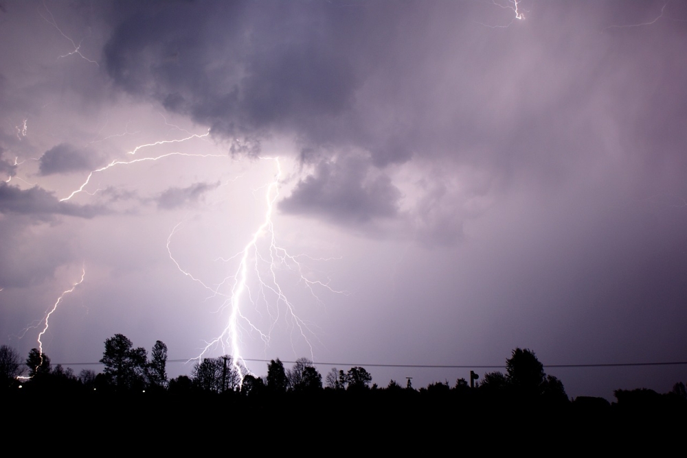 Thunderstorms accompanied by active winds of dust and dust - today (Rashia)