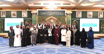 السفير الحصيني يستقبل وفدًا من الطلاب الدارسين بمصر