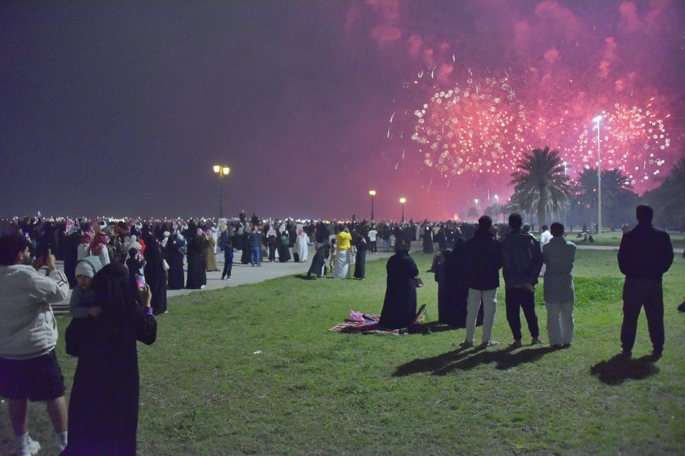 الألعاب النارية تضيء سماء الدمام احتفالًا بيوم التأسيس - اليوم 