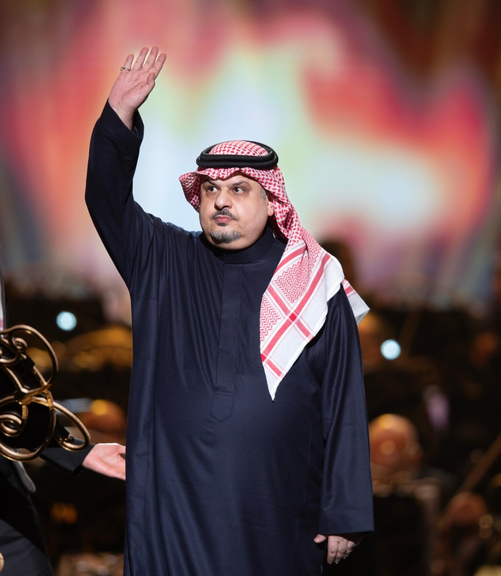 Prince Abdul Rahman bin Musaed gives his honor during his night to his grandson