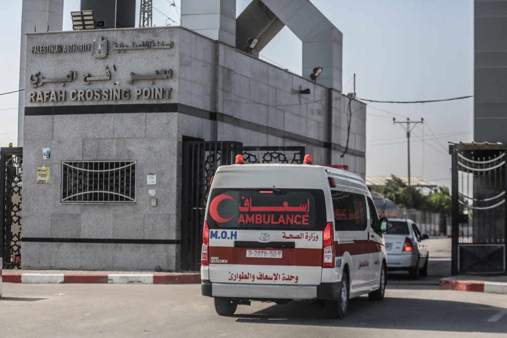 معبر رفح البري يستقبل المرضى الفلسطينيين - د ب أ