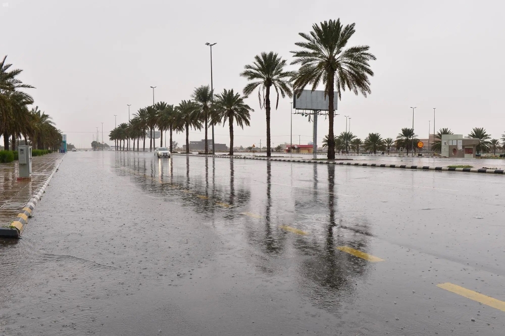 أمطار رعدية متباينة الشدة على أجزاء من المناطق.. اعرف خريطتها