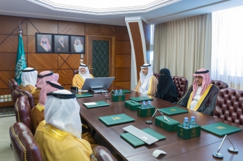 أمير المنطقة الشرقية يستقبل أبناء الشيخ عبداللطيف الجبر - اليوم