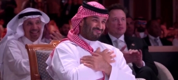 سعادة وتصفيق حار من ولي العهد بعد إعلان رفع العقوبات عن سوريا - الإخبارية 
