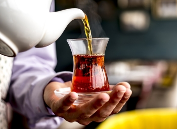 في يوم الشاي العالمي.. إليكم أهم أنواع المشروب الأشهر حول العالم - مشاع إبداعي