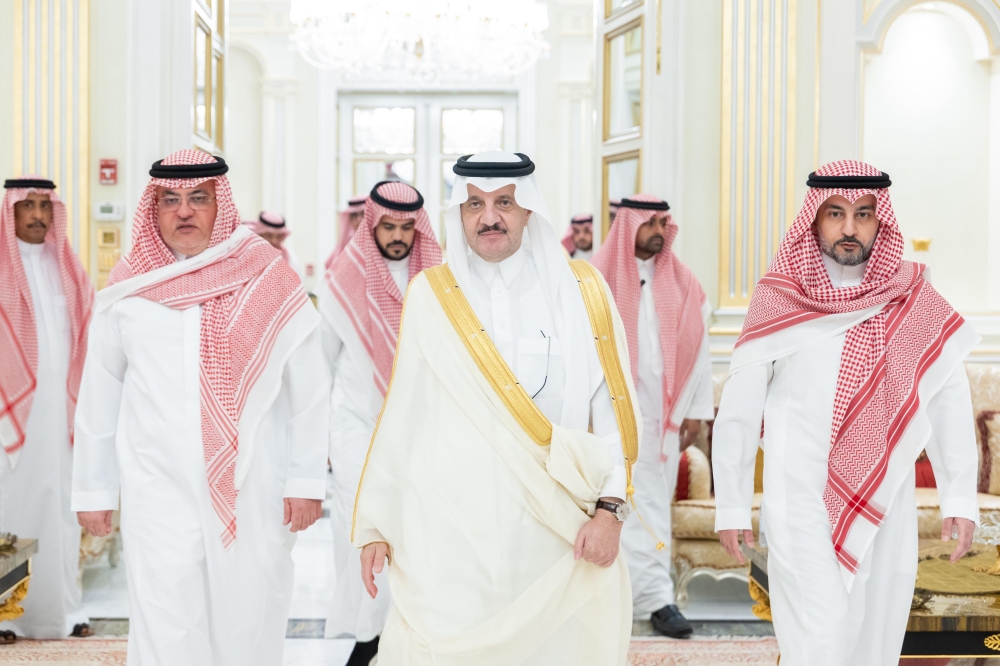أمير الشرقية يعزي أسرة الراجحي - اليوم 