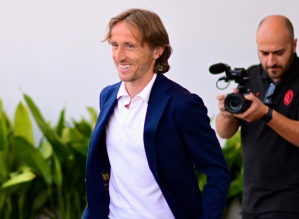 ميلان يعلن انضمام مودريتش رسميًا 