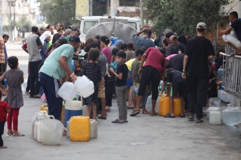 الاحتلال يوقف تدفق جميع المساعدات إلى غزة - وفا