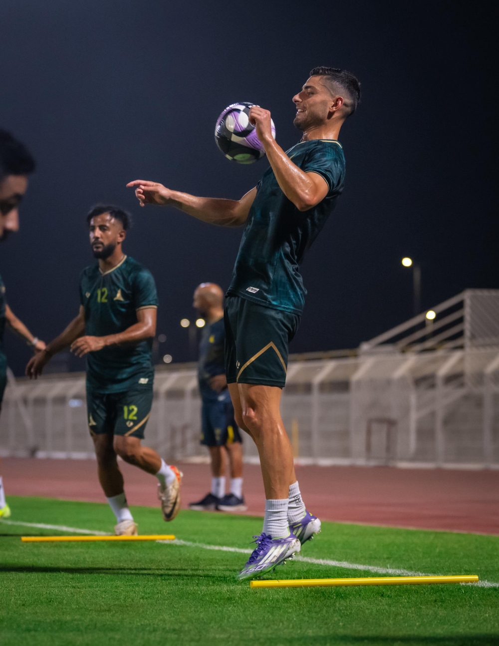 اليوناني جورجيوس ماسوراس ينتظم بتدريبات الخليج