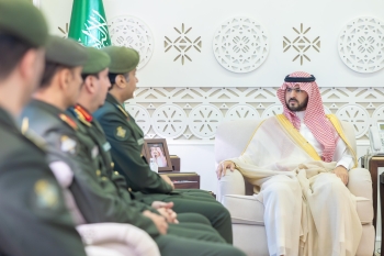نائب أمير الشرقية يطلع على جهود الجوازات ويشيد بتطور خدماتها - اليوم