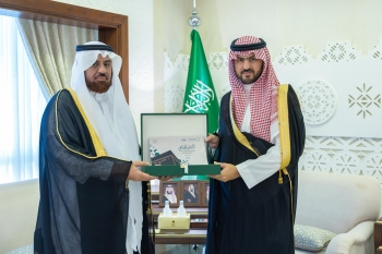 نائب أمير الشرقية يطلع على مبادرات فرع الشؤون الإسلامية بالمنطقة - اليوم