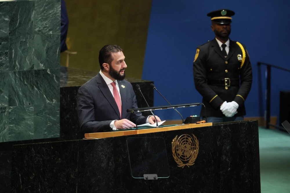 الشرع يطالب برفع العقوبات عن بلاده بشكل كامل