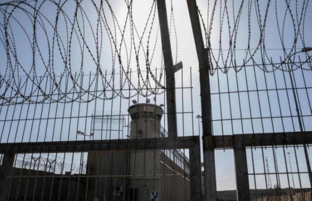 استشهاد أسير فلسطيني داخل سجون الاحتلال الإسرائيلي