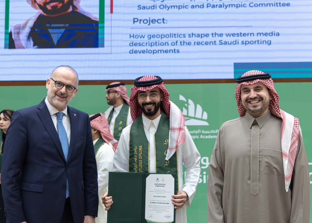 فهد بن جلوي يشهد تكريم خريجي دبلوم الدراسات الدوليه
