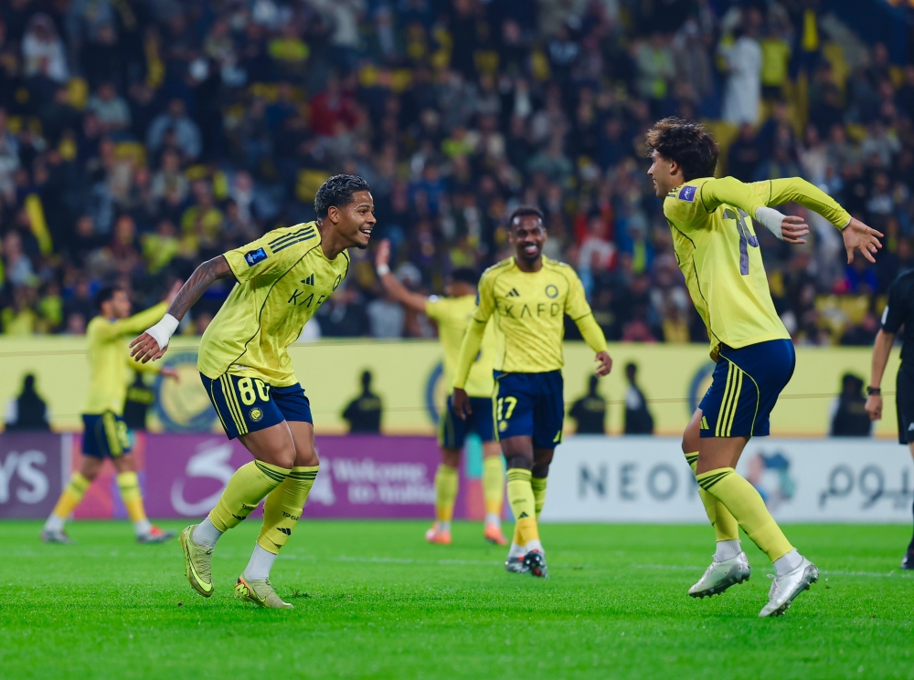 النصر يواصل صدارته لدوري روشن بثلاثية في الأخدود