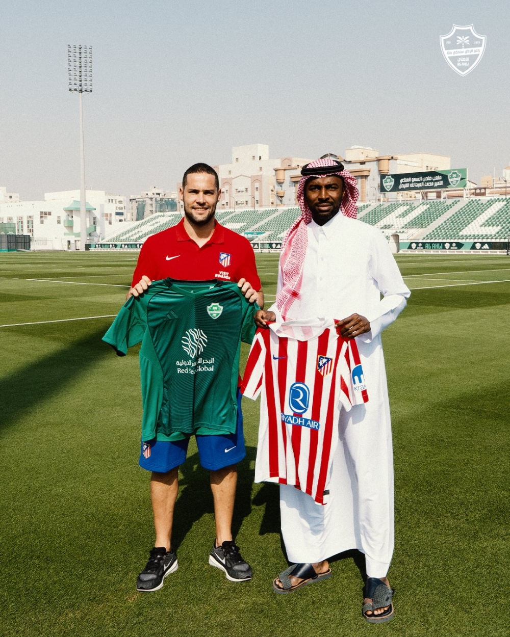 أسطورة أتلتيكو مدريد يزرو مقر النادي الأهلي .. ما القصة؟