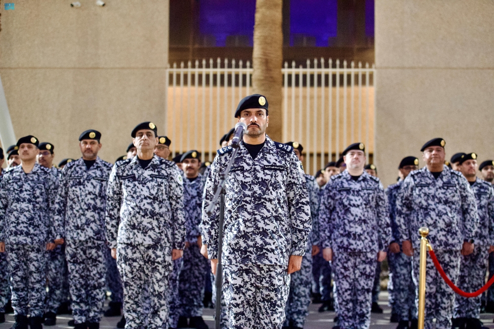 كلية الملك فهد الأمنية تنفذ المشروع السنوي للسير الطويل للعسكريين والطلبة - واس