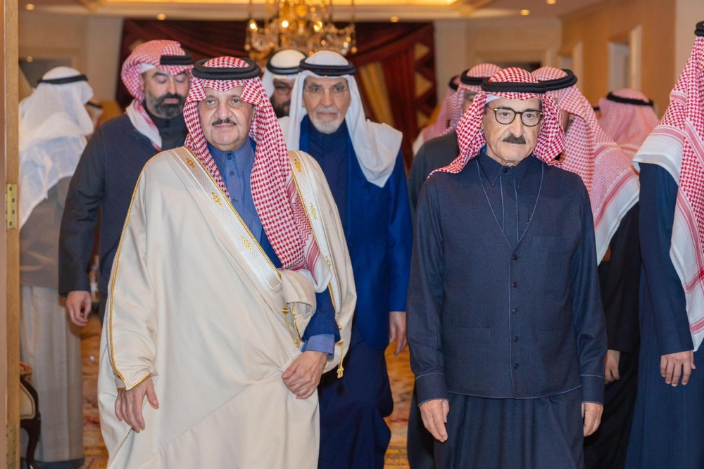 سمو أمير المنطقة الشرقية يعزي أسرة التركي - اليوم